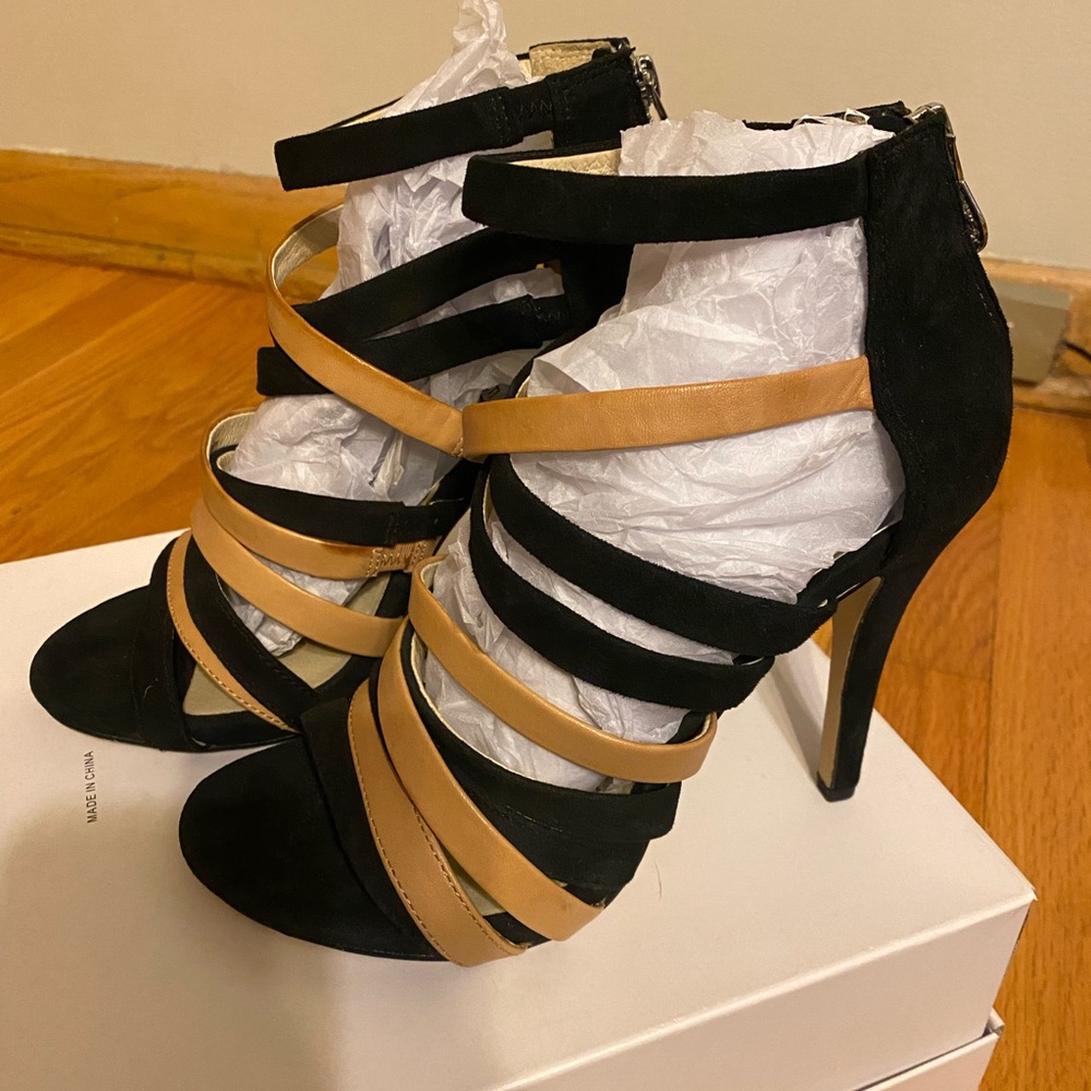 Michael Kors Black and Tan Strappy Sandals size 8 - Picture 1 of 11